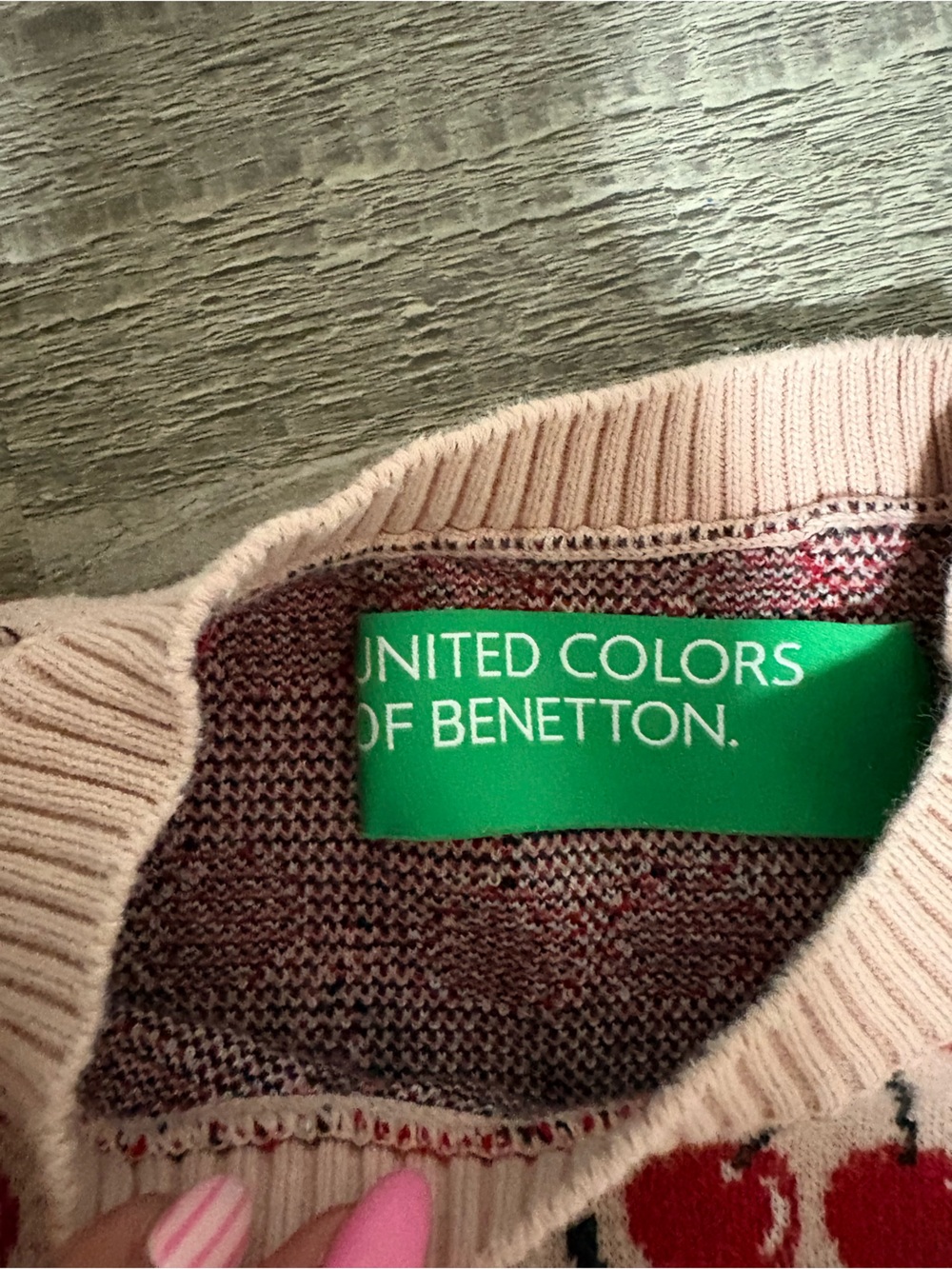 United Colors of Benetton Cropped Pink Cherry-Print Crewneck Sweater Small - Picture 3 of 5